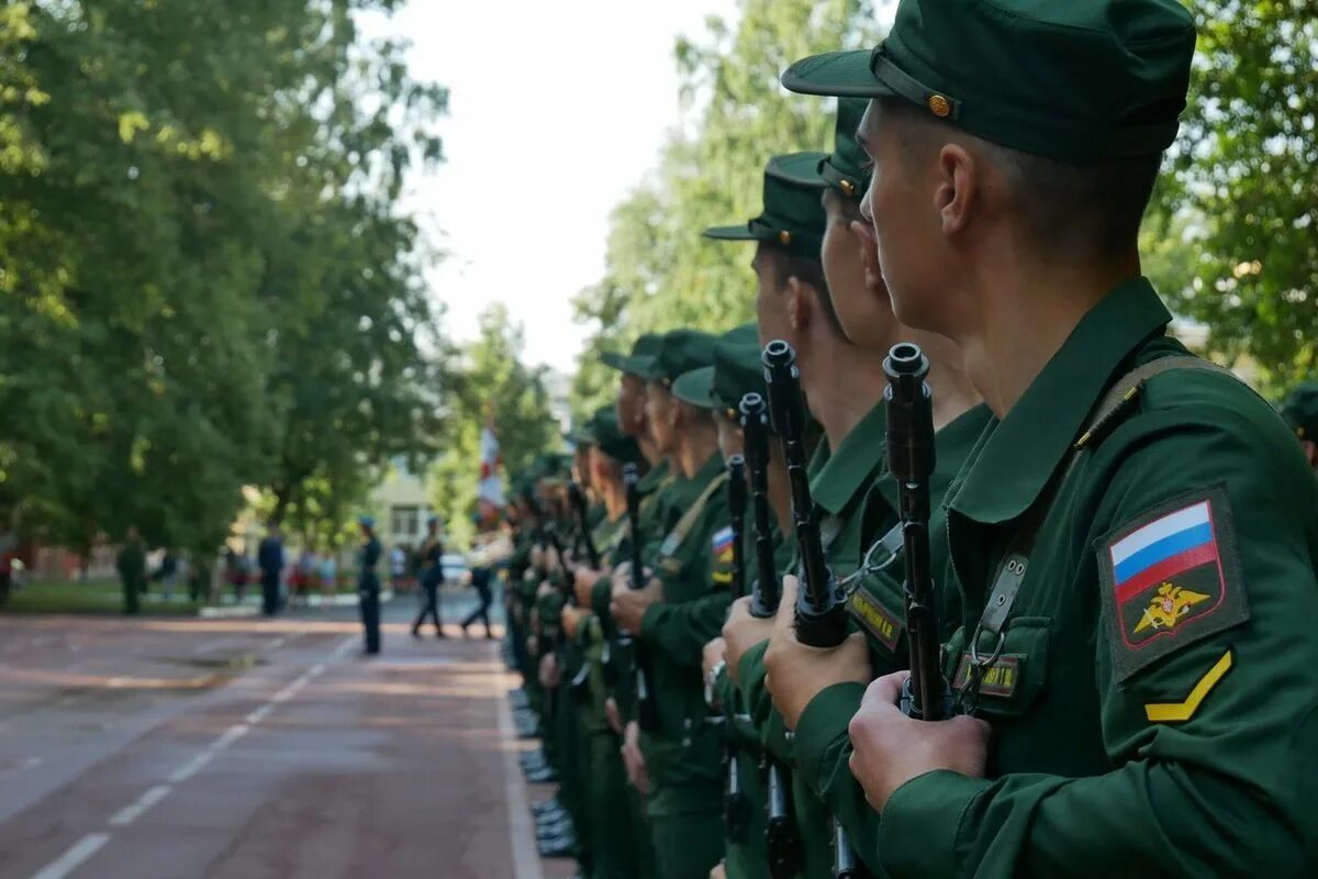 Врачи военно медицинской академии санкт петербург. Военно-медицинская Академия Санкт-Петербург присяга. Присяга военно-медицинская Академия. Петербург военно медицинская Академия. Плац военно-медицинской Академии.