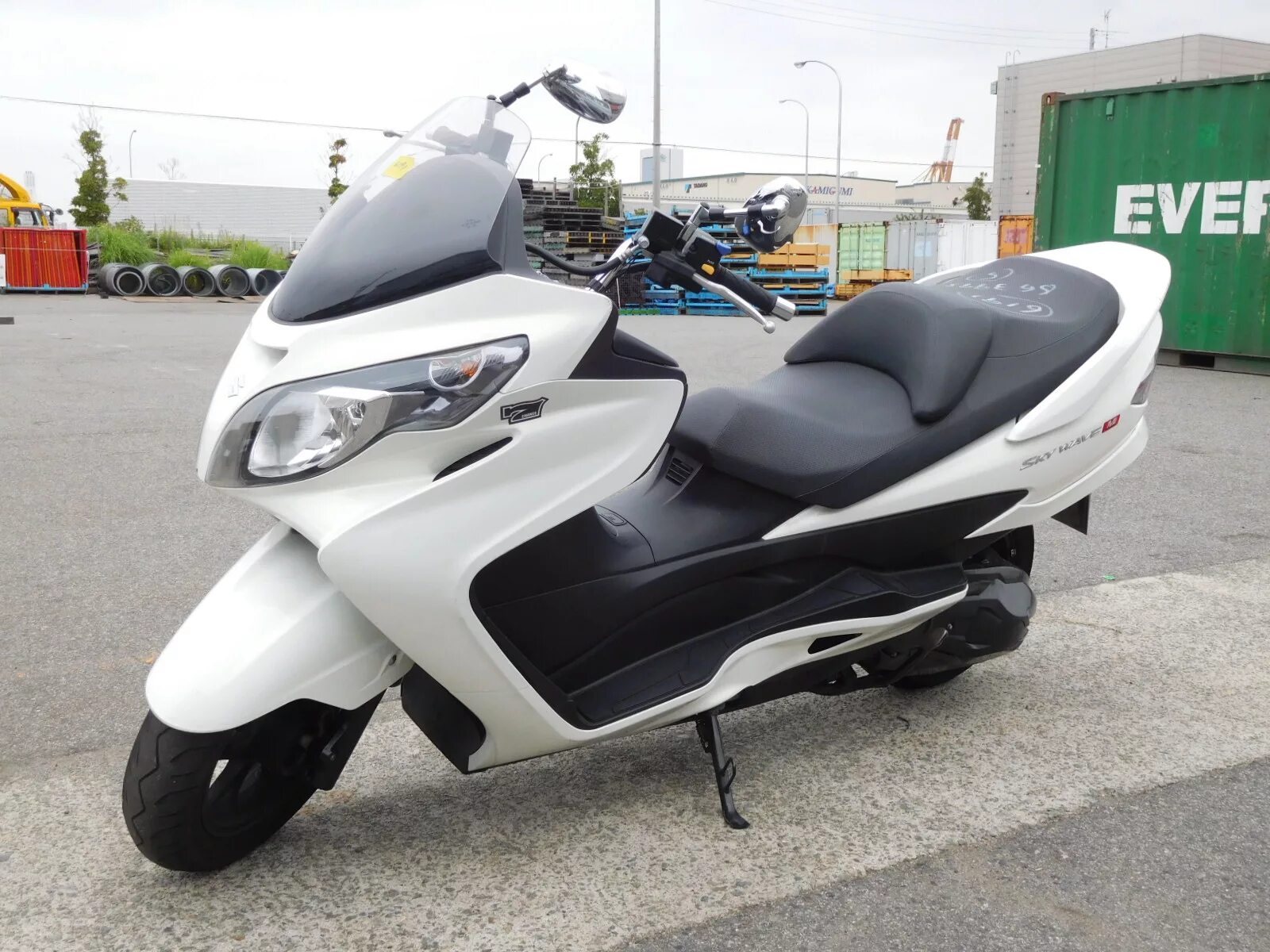 Скутеры б у москва. Suzuki Skywave 250. Максискутер Suzuki Skywave 250 Types. Китайский макси скутер 250 кубов. Скутер Бургман 250.