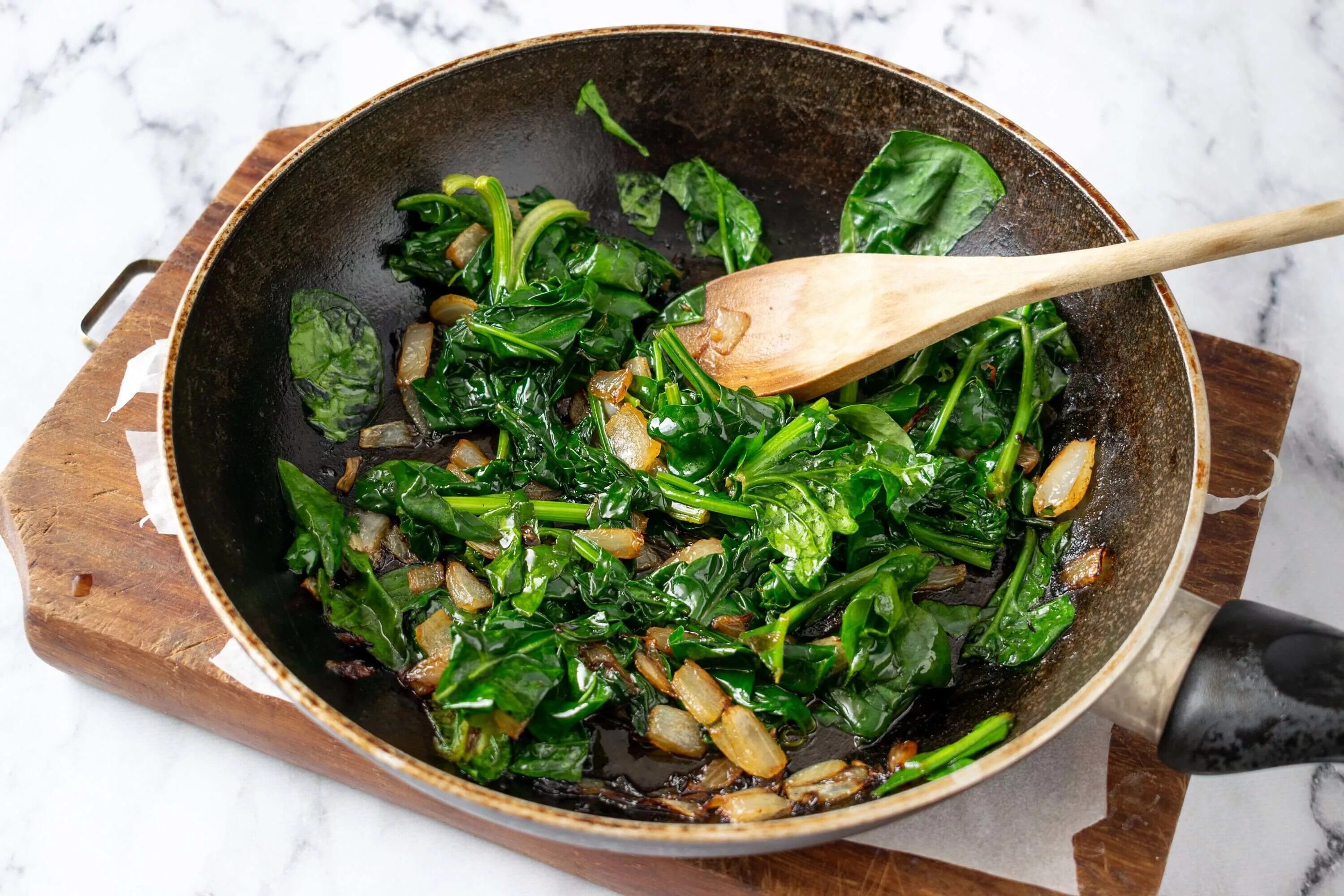 Как вкусно приготовить шпинат свежий. Шпинат приготовление. Блюда из шпината. Как вкусно приготовить шпинат свежий. Шпинат.