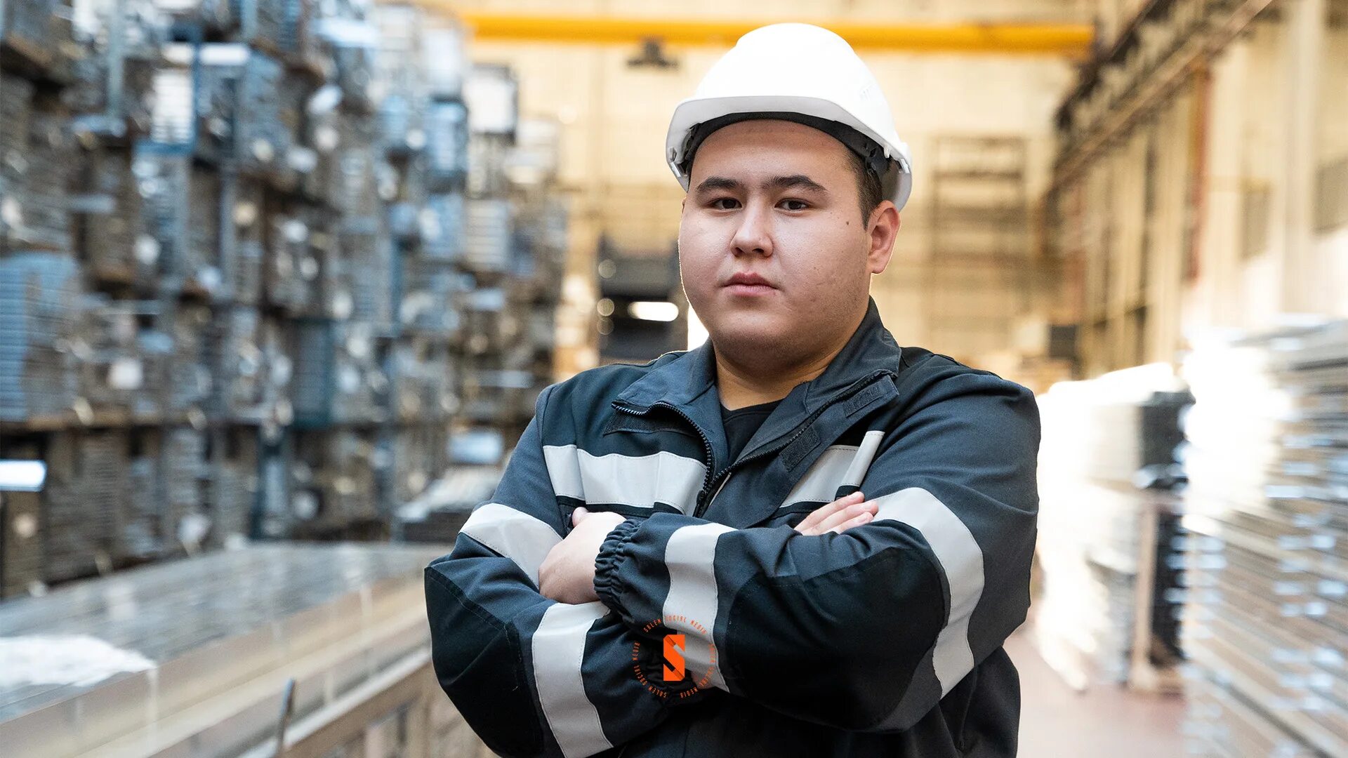 Представитель заказчика в строительстве это. Заказчик и подрядчик. Кэз руководители. Строительный подрядчик. Работник в каске.