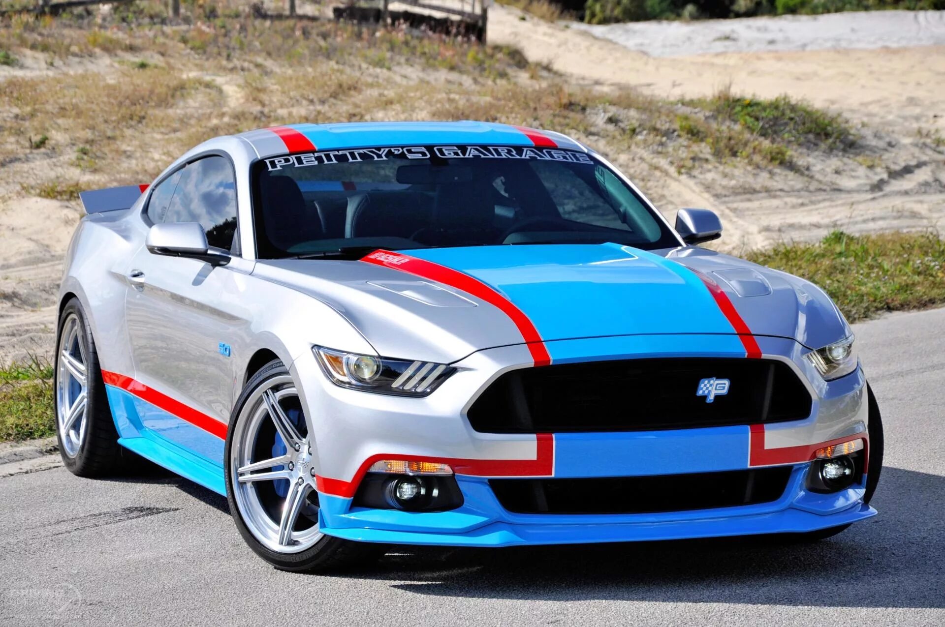 Где находится мустанг. Форд Мустанг 911. Ford Mustang gt. Ford Mustang Shelby gt500 полицейский. Форд Мустанг gt 3.8.