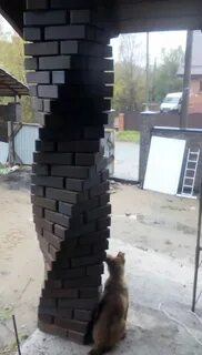 Перед кирпичом