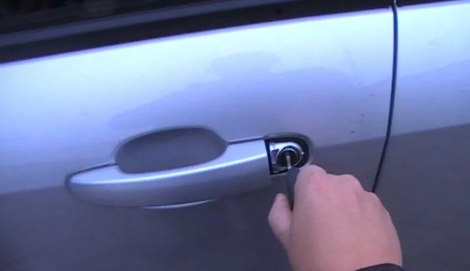 Как открыть дверь весты ключом. Лада веста открытие замка ключом. Как открыть дверь весты ключом. Как вскрыть ладу весту без ключа. Как открыть дверь весты ключом.