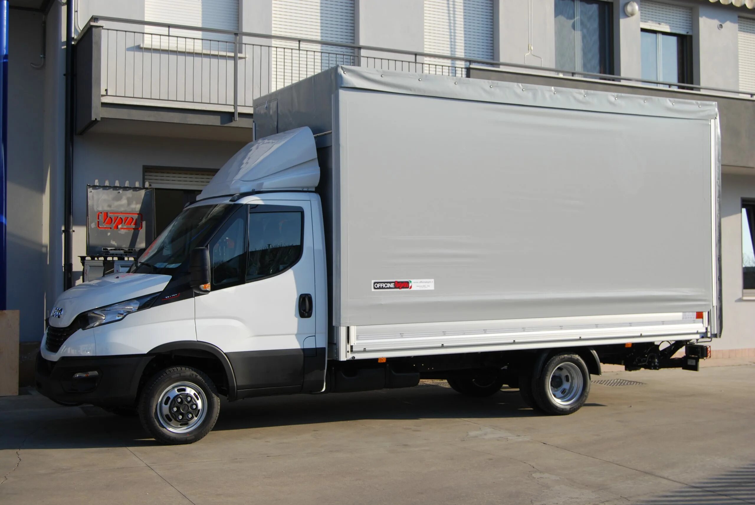 Iveco Daily 35c. Iveco Daily 35с15 фургон. Ивеко Дейли 6 поколение. Ивеко Дейли 35.