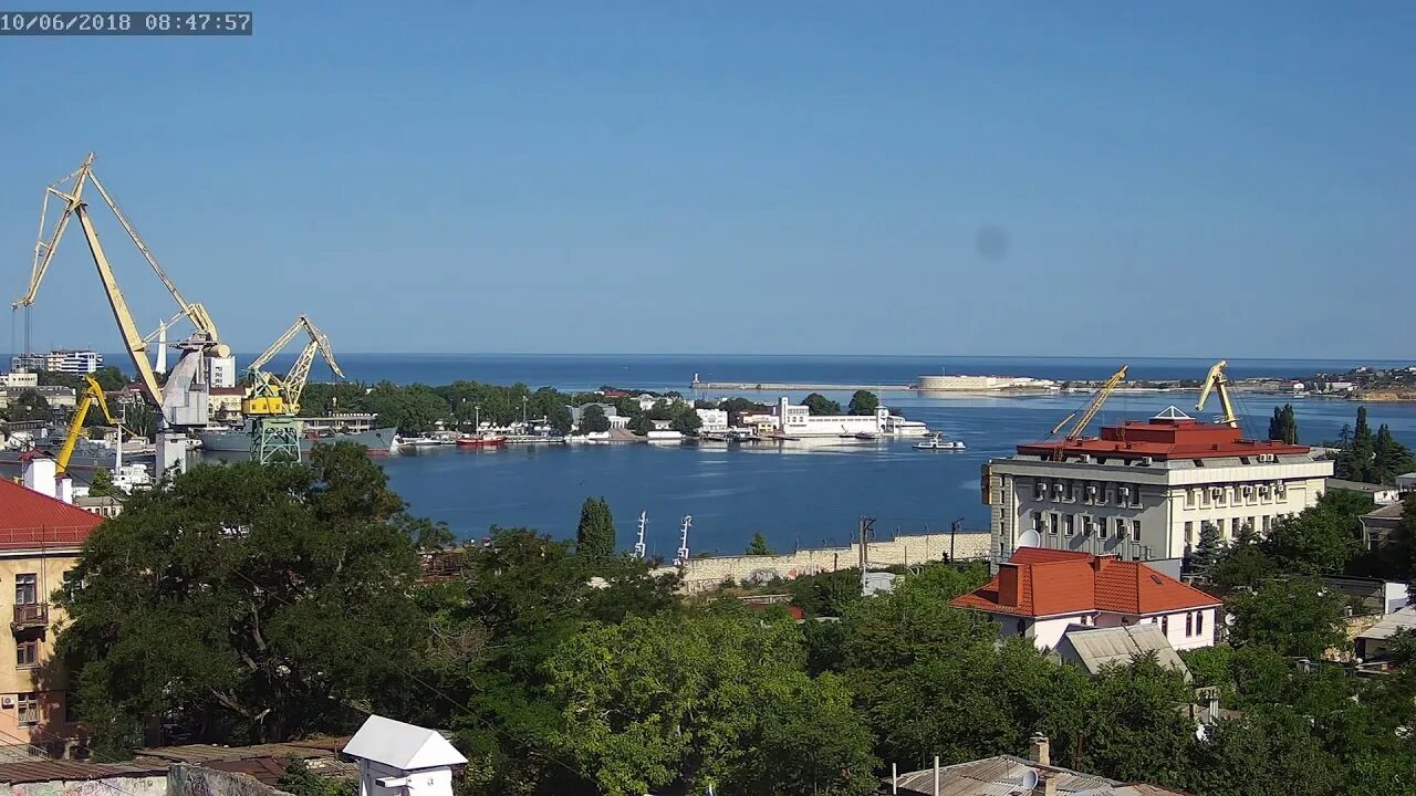 Красноярск севастополь время сейчас. Корабельная бухта Севастополя. Корабельная сторона Севастополь. Южная бухта Севастополь. Севастополь бухта Корабельная улица.