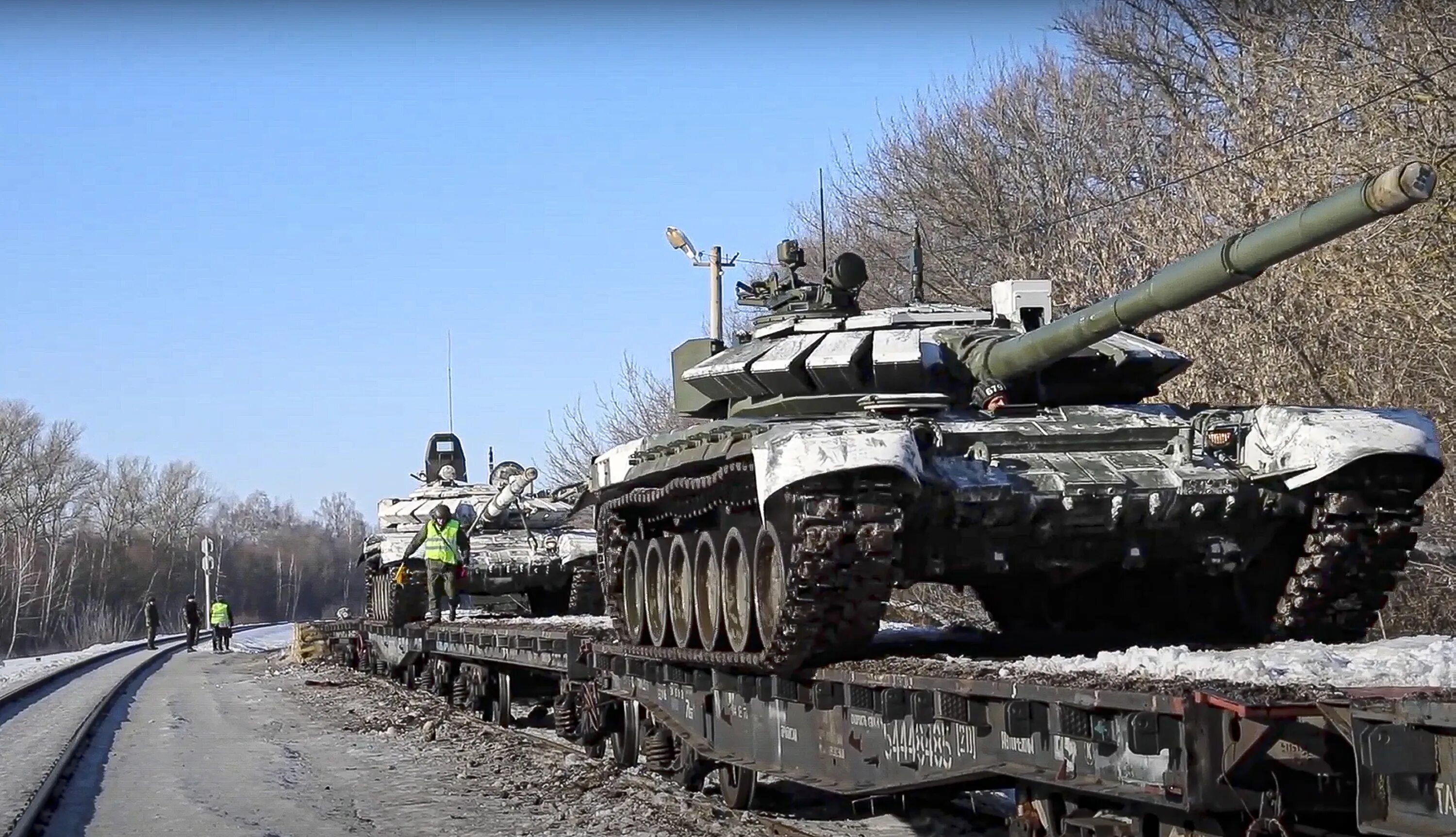 Почему россия начала военные. Российские танки на границе с Украиной 2022. Украинская Военная техника. Военная техника на границе с Украиной. Танк России.