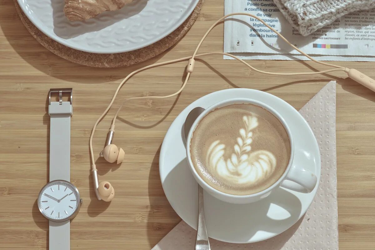 Утро рабочая тетрадь. Aesthetic бежевый кофе. Эстетика бежевого. Эстетика белого и бежевого.