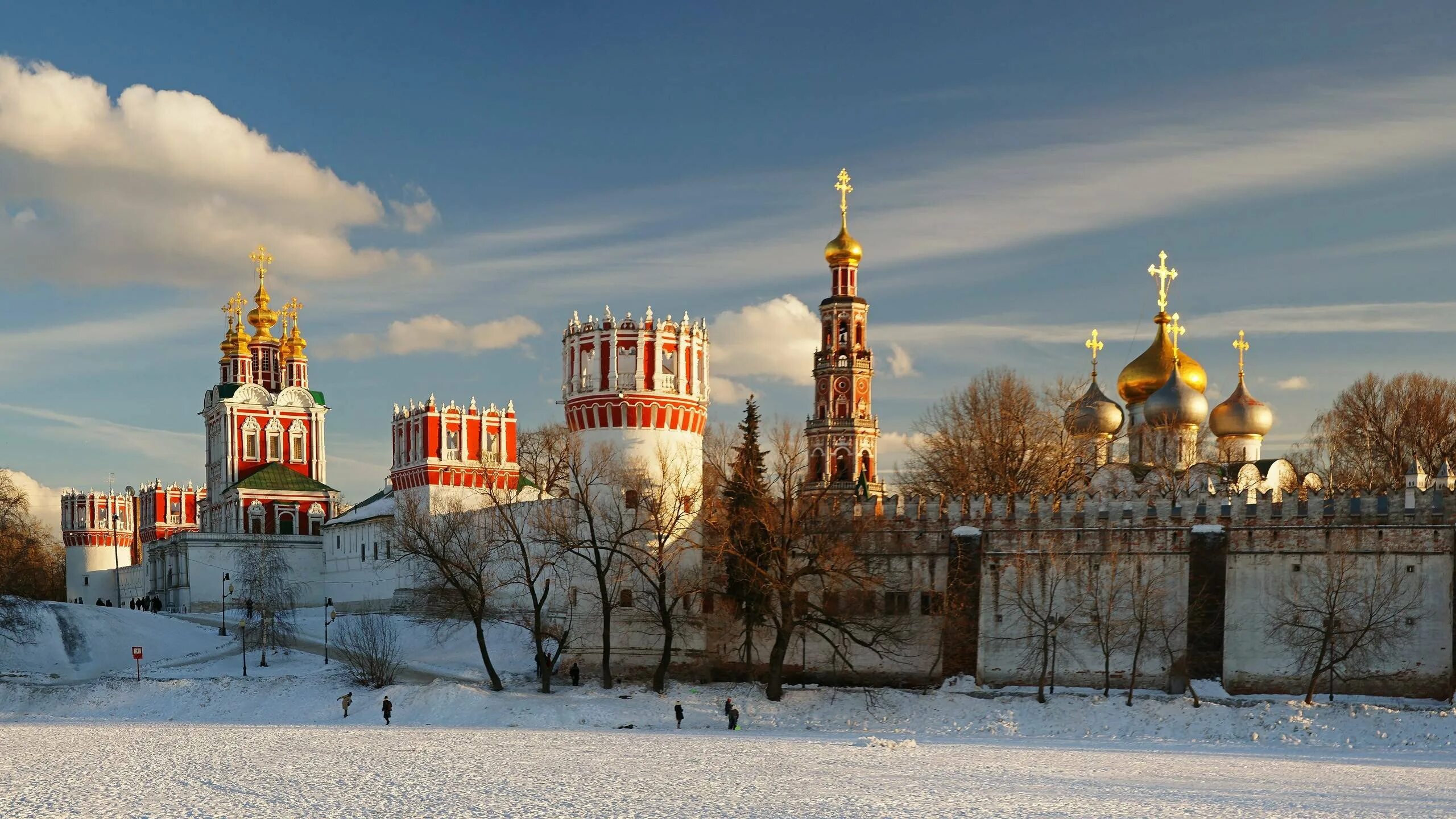 Новодевичий монастырь зима. Зимний Новодевичий монастырь Москва. Московский Кремль, красная площадь, Новодевичий монастырь. Новодевичий монастырь крупным планом.