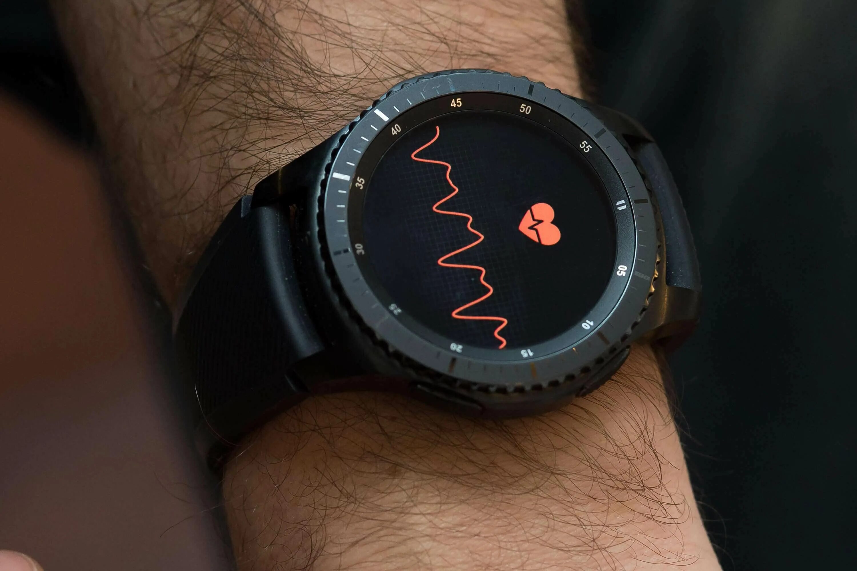 Как измерить давление galaxy watch. Samsung galaxy gear 3. гироскопический датчик gear s3. samsung gear watch titan case. самсунг геар с3 нфс.