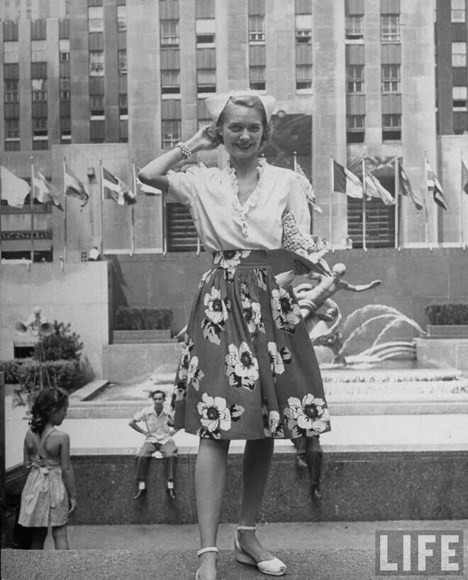 Три сороковых. Мода 1940х америка. мода нью йорк 1940. мода 1940х испания. платья сороковых годов.