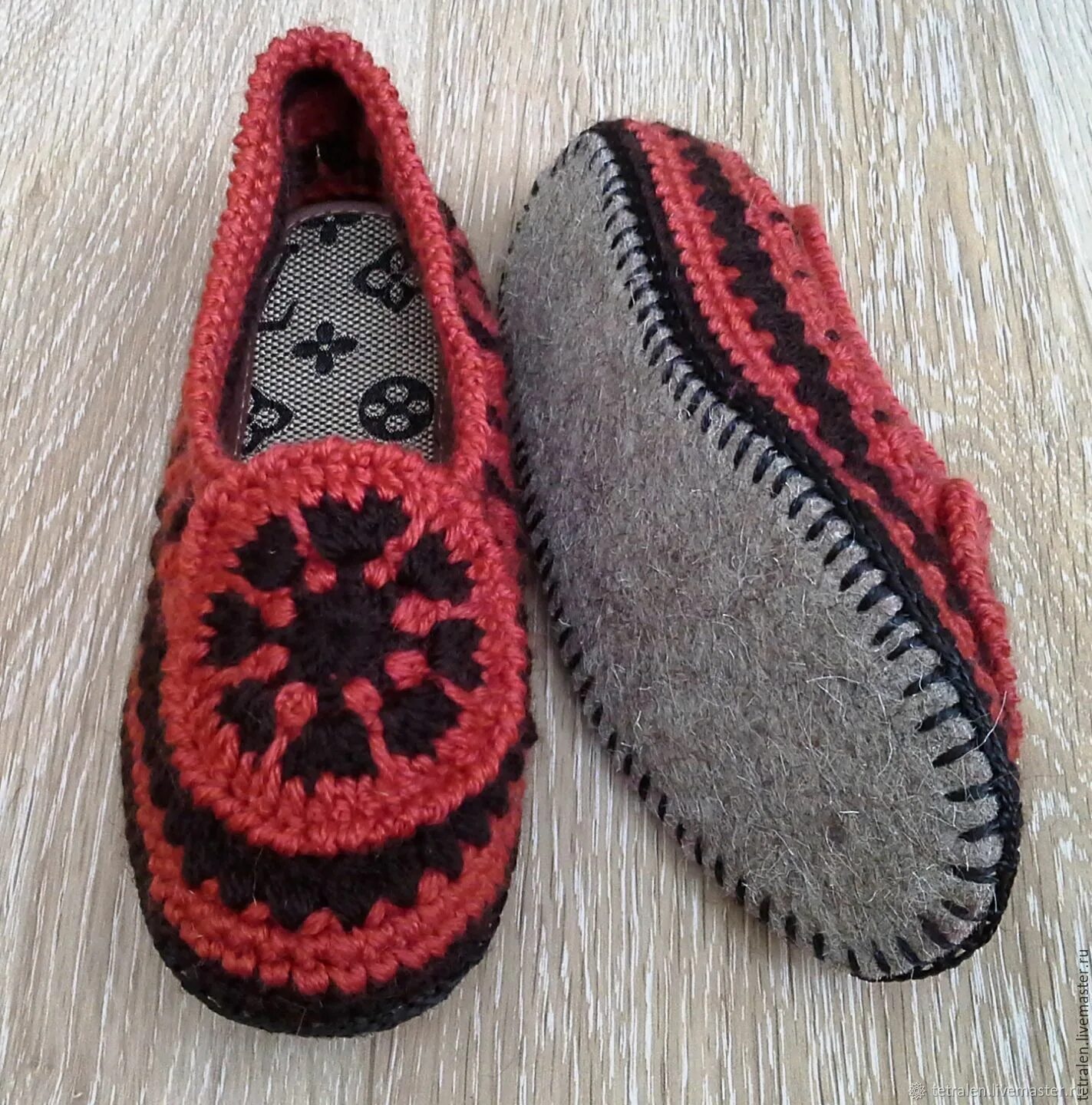 Тапочки sideways Slipper. Вязаные тапочки. Вязаные домашние тапочки. Тапочки крючком. Вязать тапочки на подошве