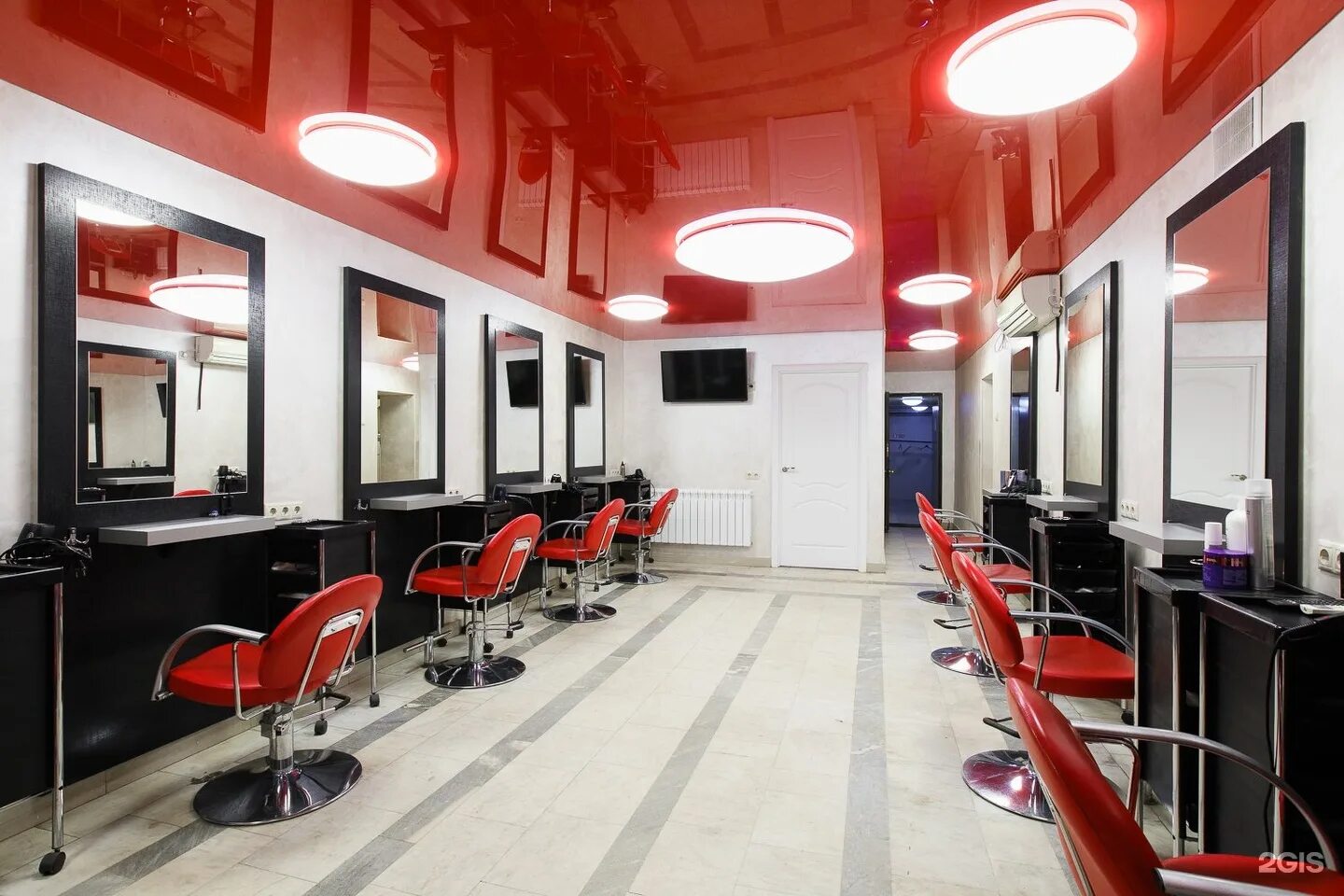 Море красоты на шверника. Дикси на шверника. Шипиловская 17 к 3 хостел. Бьюти студия. Аспирантское общежитие мгу.