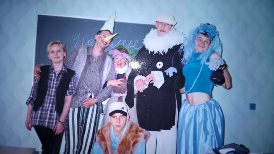 Старые фотографии. Лихие 90е в кисловодске. Скажи наоборот надпись. Веселые стихи все наоборот. Все наоборот 1981.