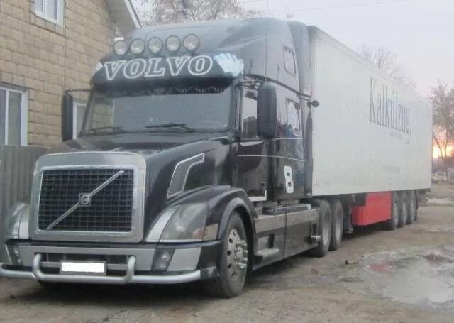 Вольво внл 780. Вольво VNL 780. Volvo VNL 780 рефрижератор. Volvo VNL 860 С полуприцепом. Купить тягач с полуприцепом бу в россии