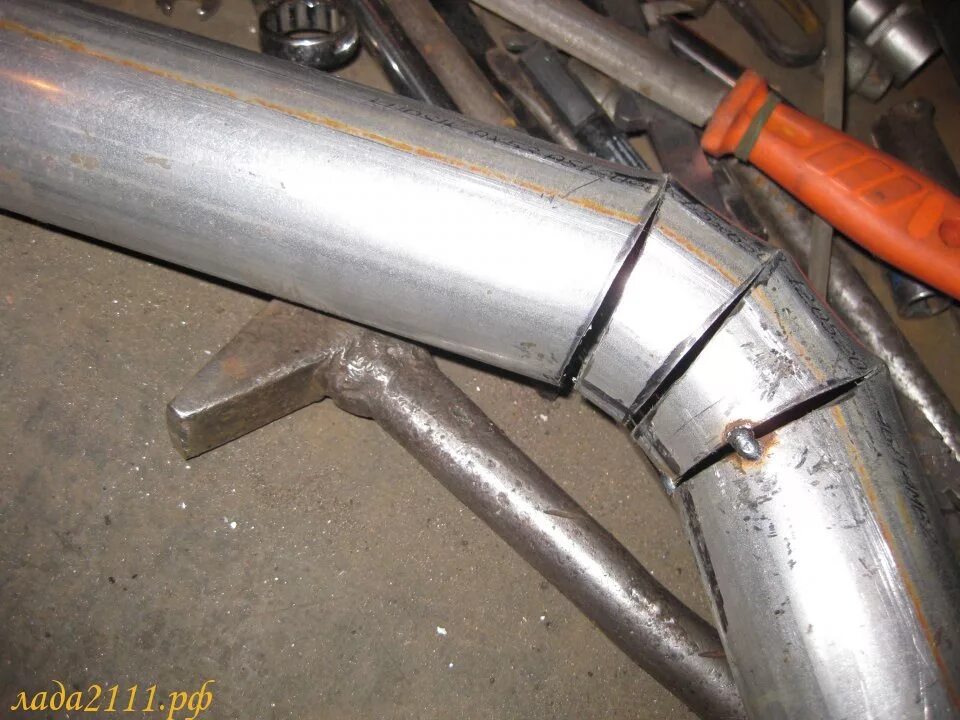 выхлопная система автомобиля. сварка глушителей, кожухов эластичных муфт. выхлопная труба jms 125. выхлопная система трубы шкода суперб 2. трубы под глушитель.