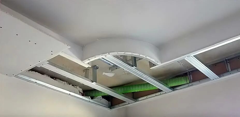 Потолок из гипсокартона своими руками видео. Монтаж гкл коробов. короб из гипсокартона на потолке. потолочный короб. короб из гипсокартона с подсветкой.
