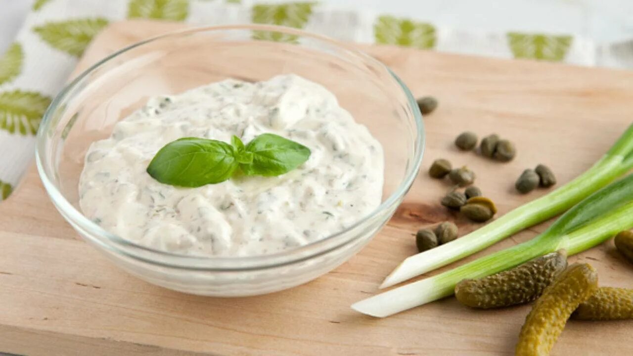 Соус с огурцом и чесноком как называется. Соус тартар. тартар соус с солеными огурцами. майонез с корнишонами (тартар). диетические соусы.