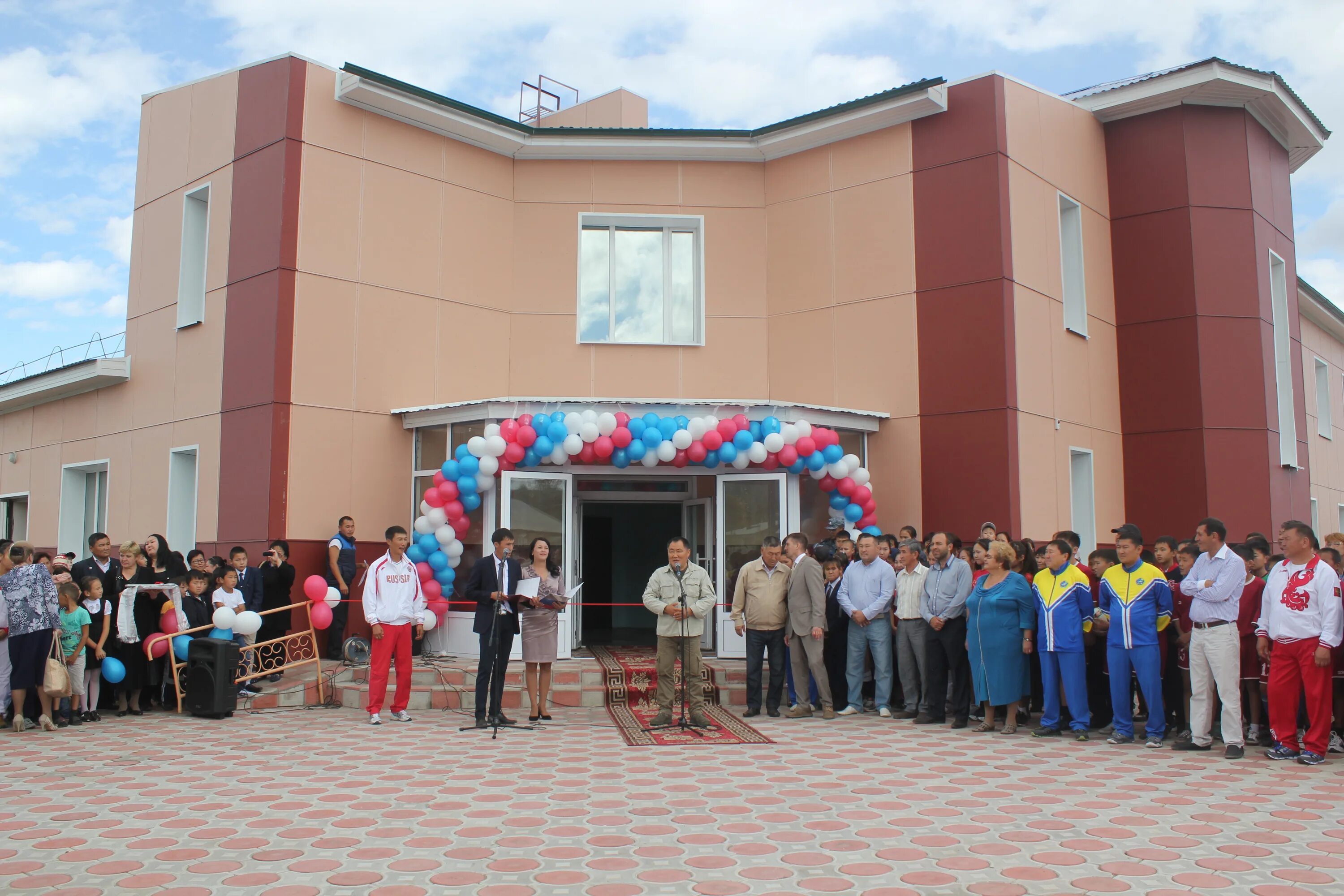 Школа 571 очаково. Мбоу сош с. Школа бай бай. Бай-даг эрзинского района. Средняя школа с.