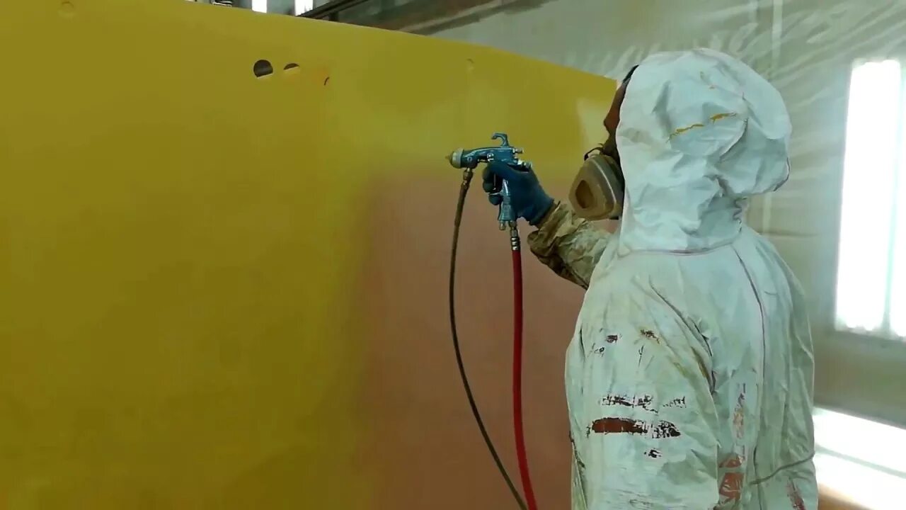 Реакция маляра. Окраска безвоздушным распылением. Покраска металла пульверизатором. Покраска стен краскопультом. Окраска пневматическим распылением.