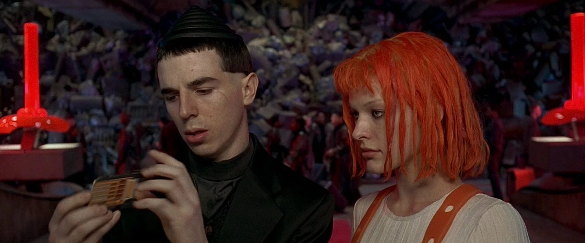 Милла йовович 5 й элемент. Брюс уиллис пятый элемент 1997. Милла йовович пятый элемент. 3 й элемент. 3 й элемент.