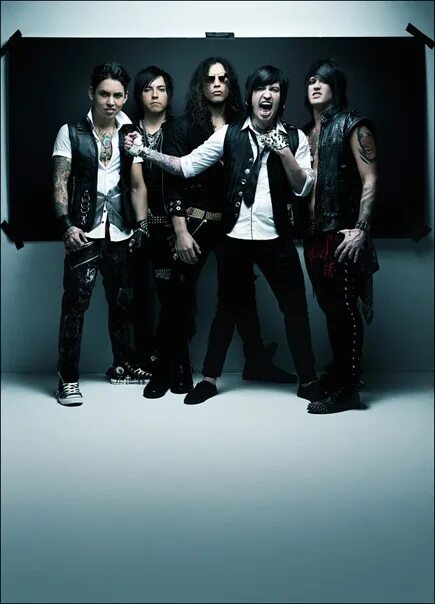 Escape the fate перевод. Группа Escape the Fate. Escape the Fate 2004. Escape the Fate ungrateful. Escape the Fate 2022.