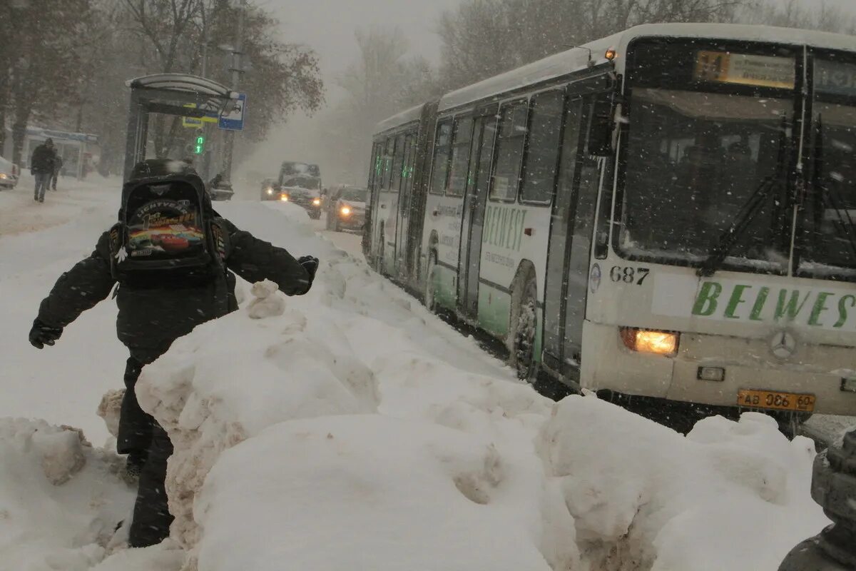 Снег во Пскове сегодня. А на улице снова снег. Ночью будет сильный снег