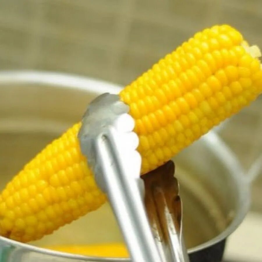 Кукуруза доле. Горячая кукуруза в початке. Вареная кукуруза. Кукуруза початок. Кукуруза отварная.