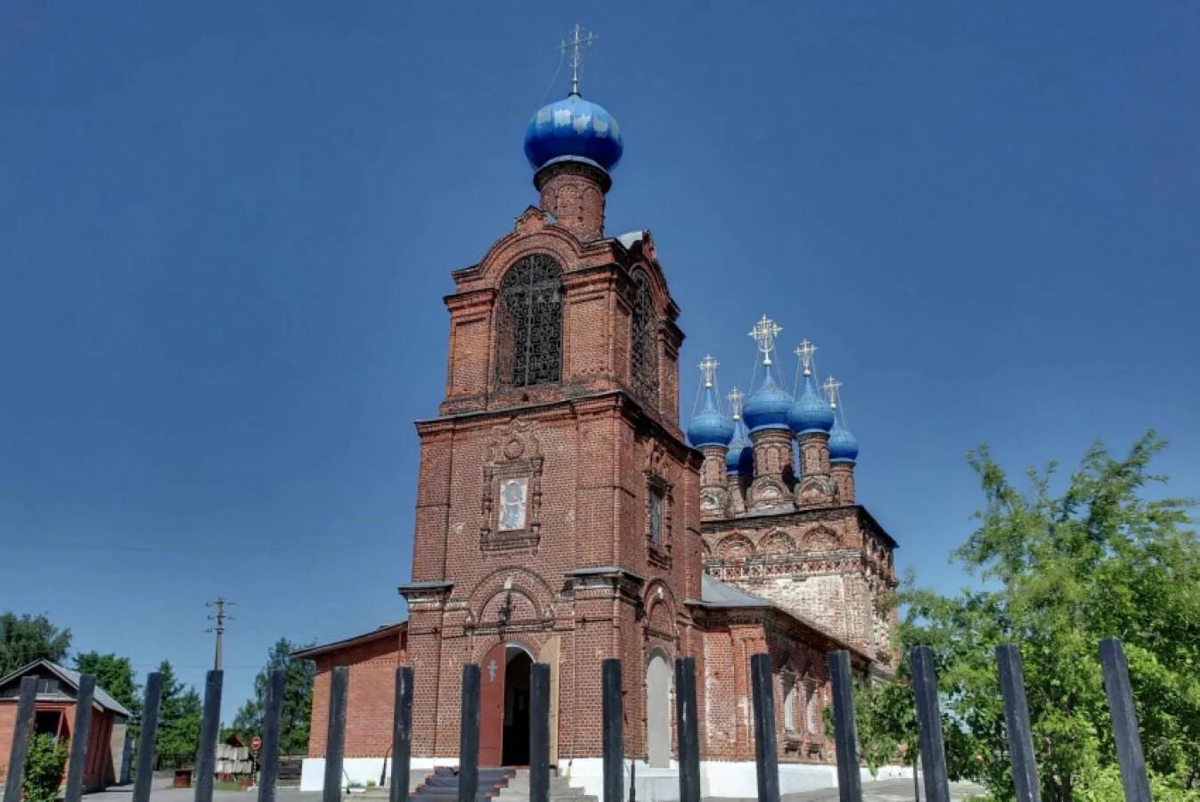 The church in the village of Khrapova. Materials on the history of Russian archi