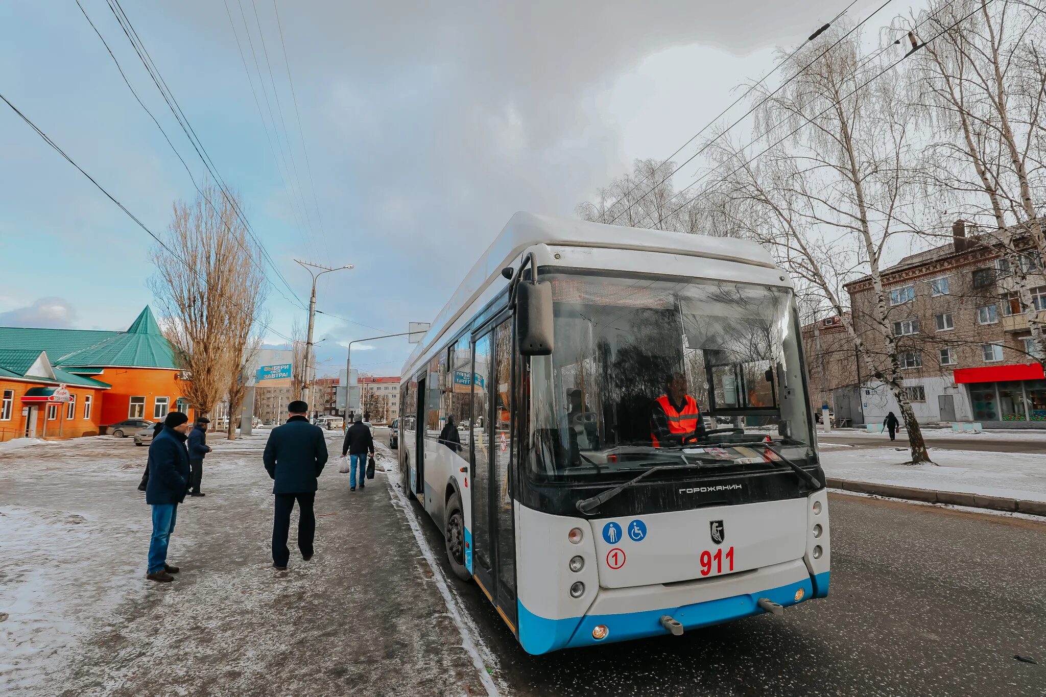 Новочебоксарск 100 троллейбус маршрут. Троллейбус 100 Чебоксары. Троллейбус Чебоксары Новочебоксарск. 52 Троллейбус Новочебоксарск.