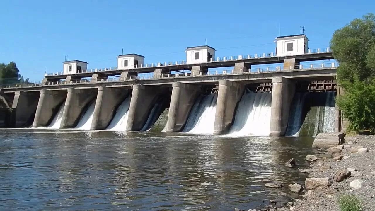 Каменск уральский водоканал сайт. Плотина Каменск-Уральский. Плотинка в Каменске Уральском. Дамба Каменск Уральский. Волковское водохранилище Каменск-Уральский.