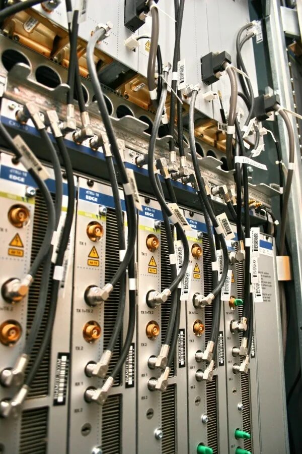 Оборудование сотовой связи. Базовая станция ericsson. ericsson оборудование. сотовое оборудование. оборудование мобильной связи.