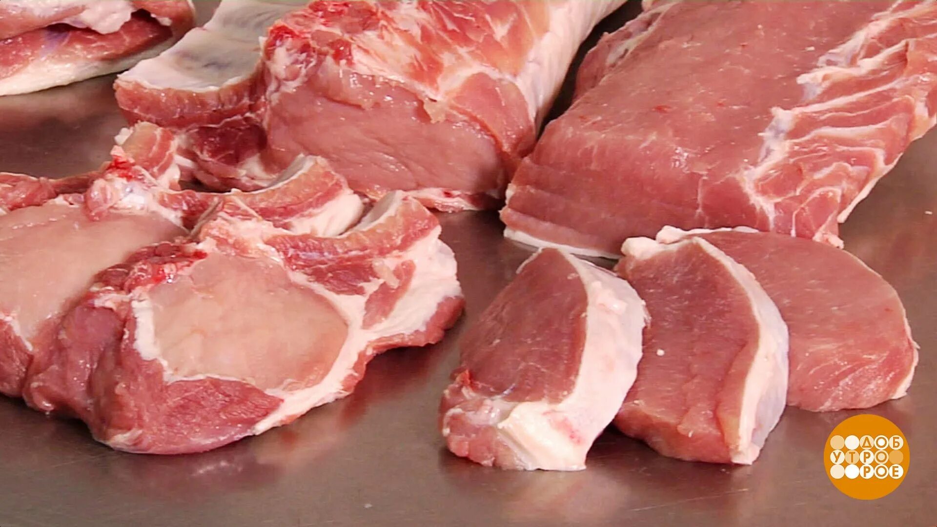 Свинина шейка. Свинина ошеек. Как выглядит мясо свинины. Кусок свиной шеи. Свинина ошеек.