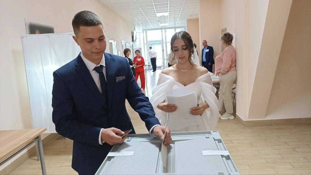 Молодожены пришли на выборы. Молодожены пришли на выборы. Свадьба в субботу. Посольства южной осетии консул сослан. Молодожены пришли на выборы.