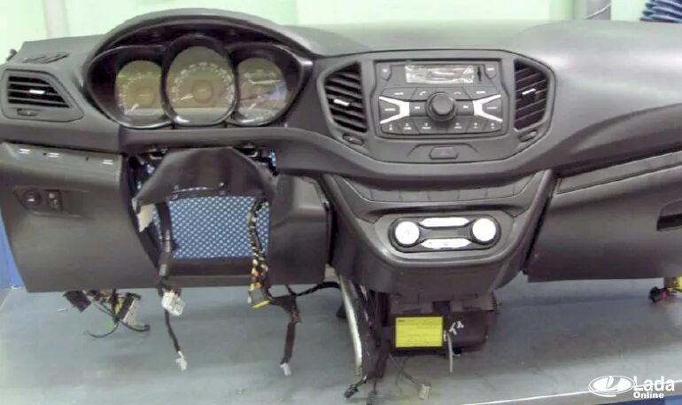 Фото Lada Vesta (2023 - сегодня) поколение I рестайлинг - LADA Vesta 1.8 Evo AT 