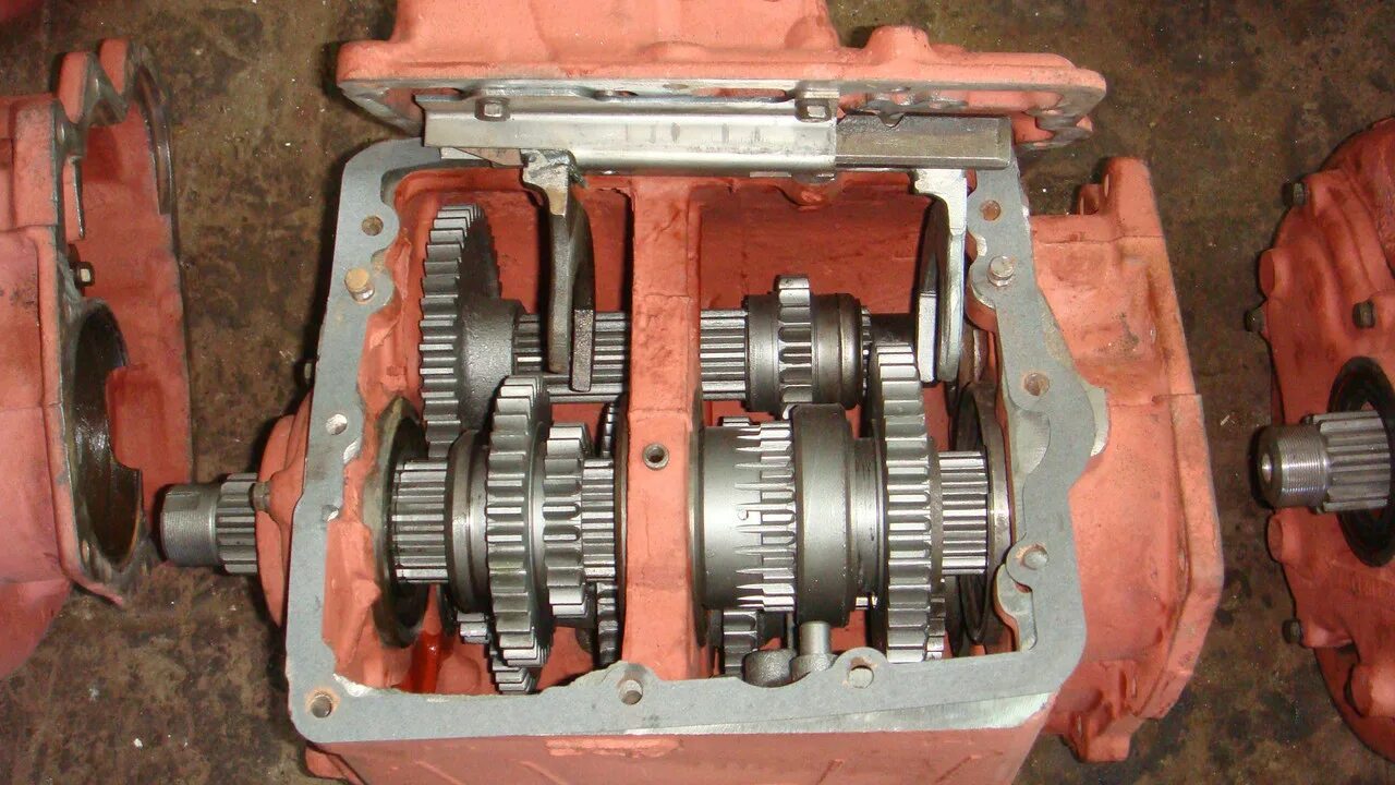 Коробка передач трактора дт-75 м. Кпп дт 75. Кпп трактора дт 75 схема шестерен. Сборка коробки дт 75. Кпп дт 75.