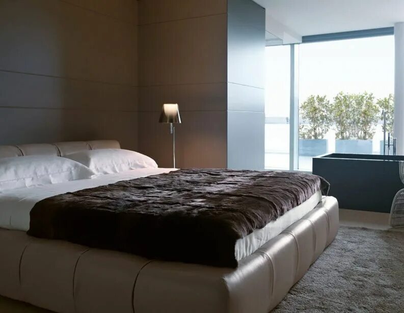 Чистая постель. Одеяло на кровати. Солнце в постель. Книга на кровати. Постели в то время как.