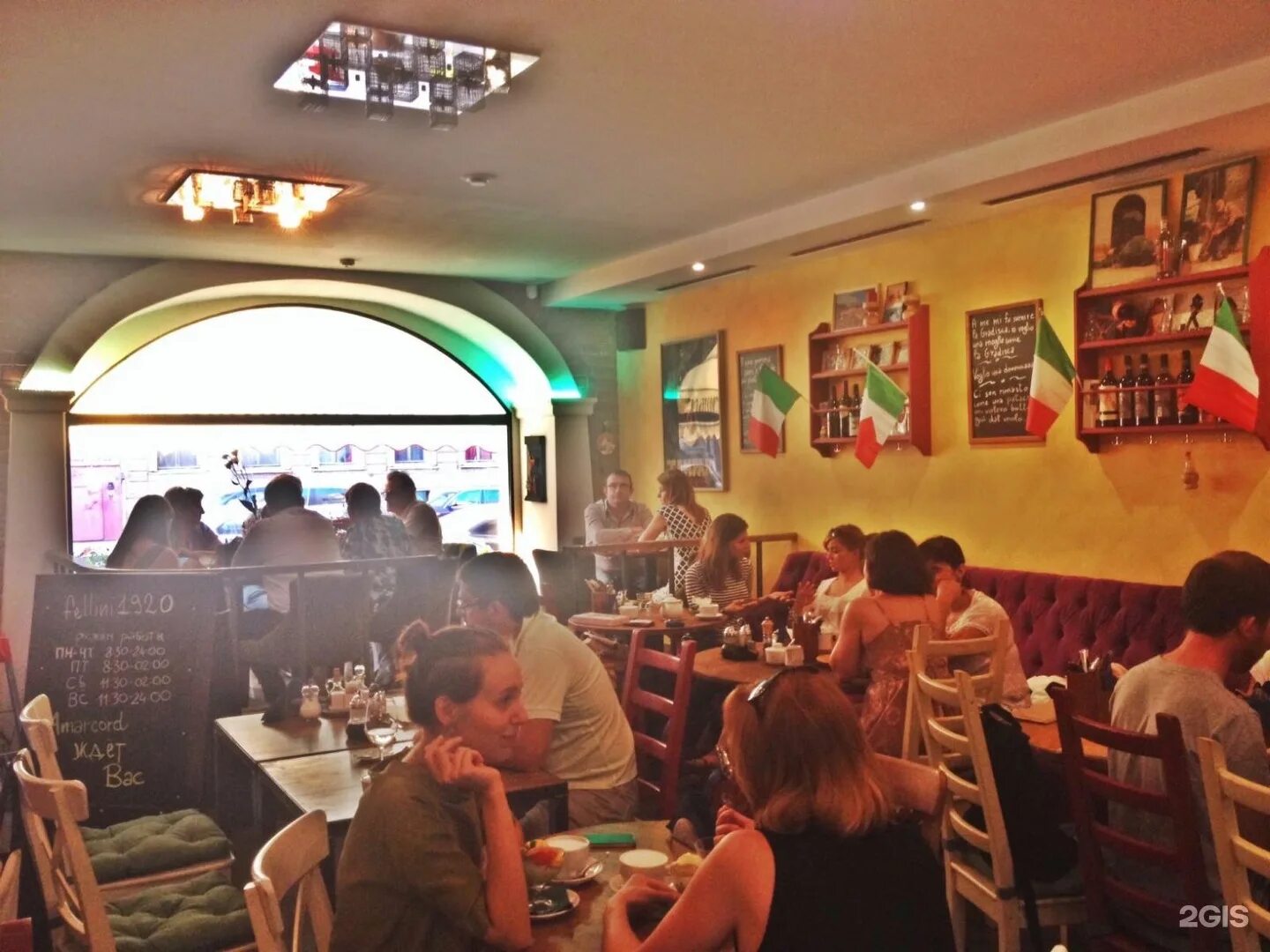 Amarcord ресторан спб. Амаркорд ресторан санкт петербург. Amarcord ресторан санкт-петербург жуковского. Амаркорд жуковского 49. Амаркорд кафе на жуковского.
