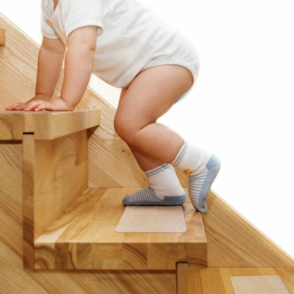 Первые шаги ступенька. Деревянные ступеньки. Приступка деревянная. Скользкие ступеньки на деревянной лестнице. Детская ступенька деревянная.