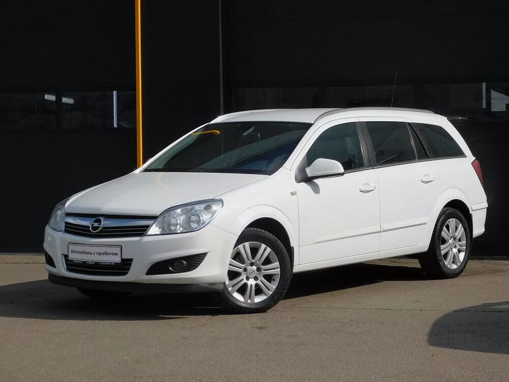 Opel Astra h универсал 2013. Opel Astra универсал белый. Опель универсал 2012