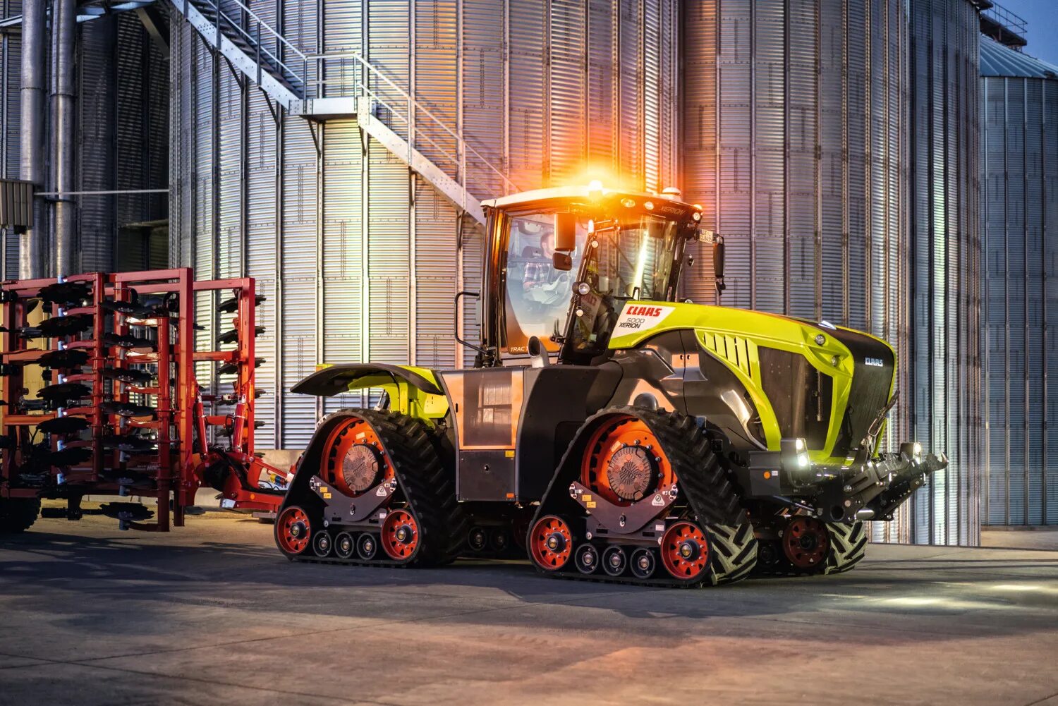 Claas xerion. Трактор claas xerion 5000. claas xerion 5000 trac. claas xerion 5000 trac ts. трактор claas xerion 5000 салон.
