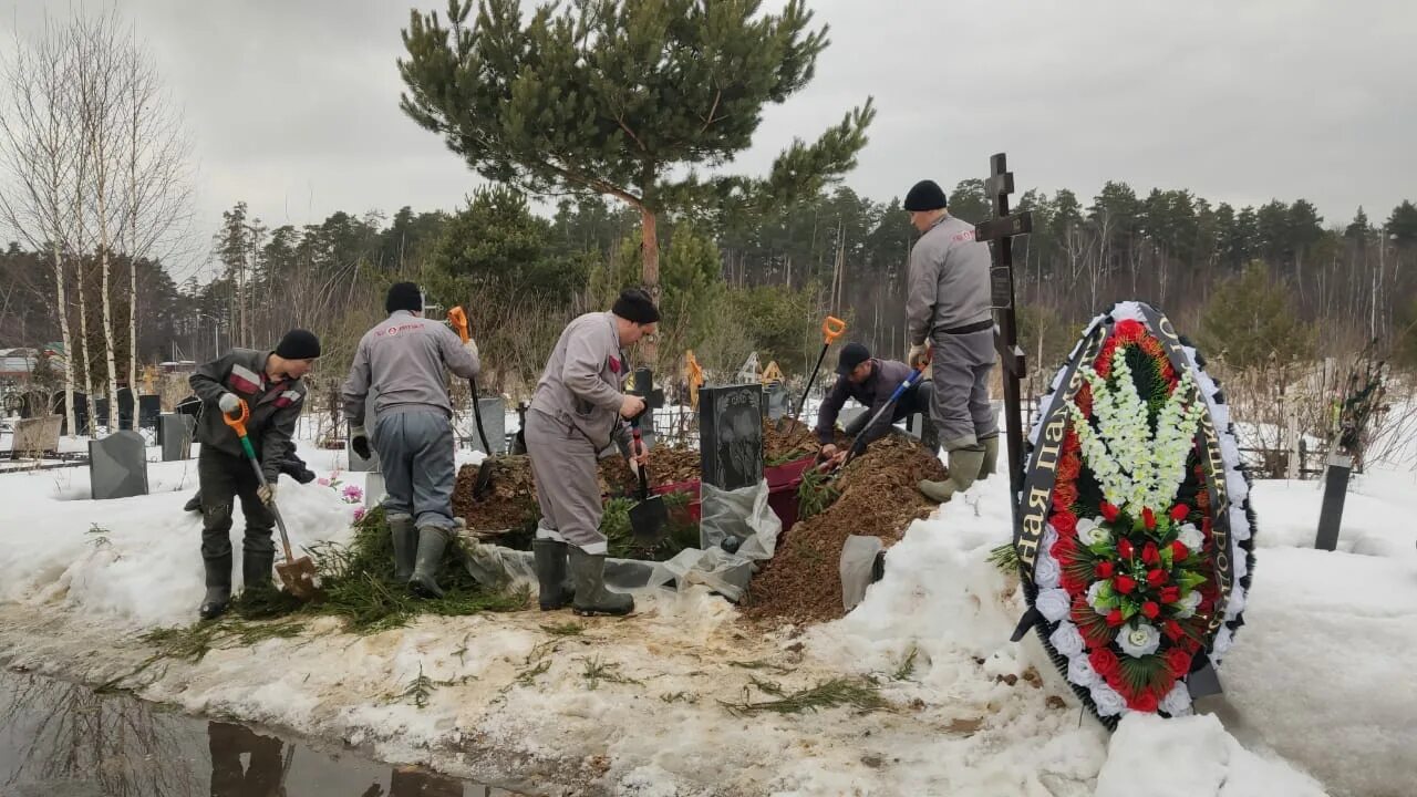 Можно ли захоронить в могилу родственника. ЯСТРЕБКОВСКОЕ кладбище. ЯСТРЕБКОВСКОЕ кладбище Звенигород. ЯСТРЕБКОВСКОЕ кладбище Москва. Могилы на ЯСТРЕБКОВСКОЕ кладбище.