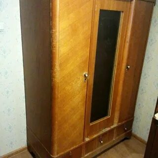Продаю старый шкаф