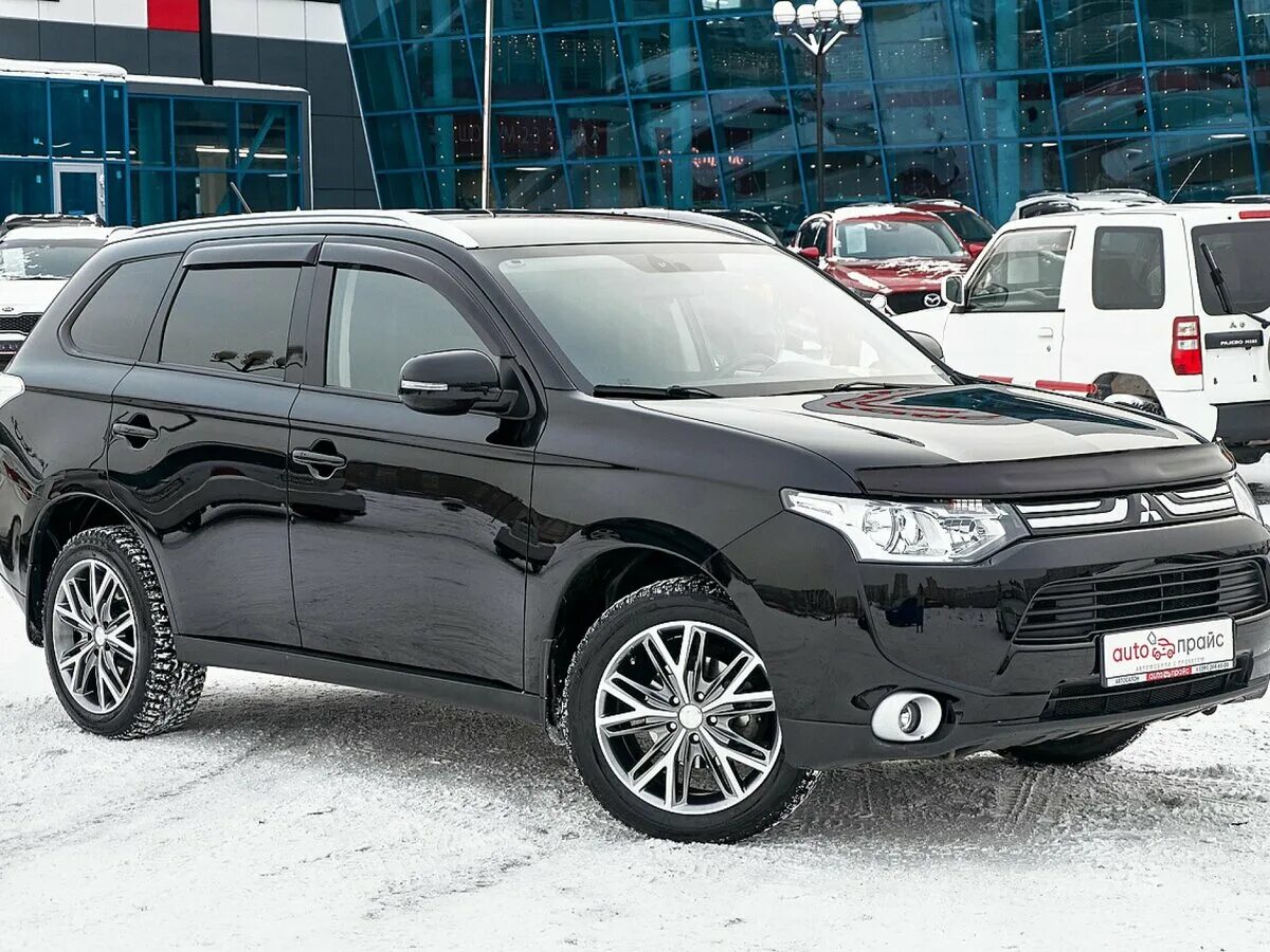 Аутлендер 3 видео. Митсубиси Аутлендер 2012 черный. Mitsubishi Outlander 2012. Mitsubishi Outlander III 2012. Mitsubishi Outlander 2013 черный.