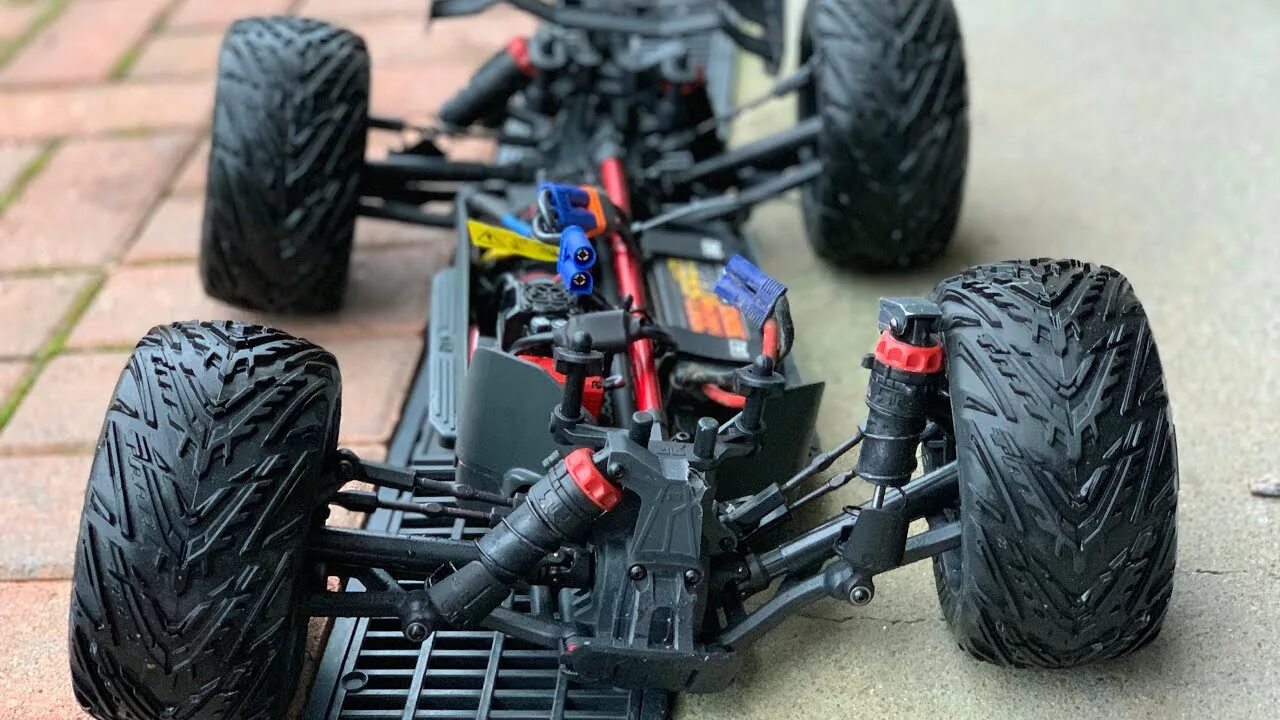 Arrma kraton. Arrma kraton 4s v2. arrma outcast 6s exb комплектация. арма кратон 6s. дека exb arrma kraton.