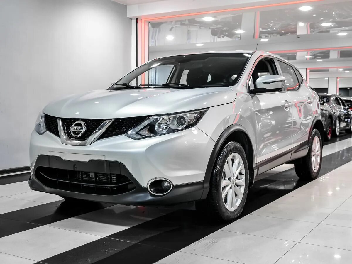 Купить б/у Nissan Qashqai II 2.0 CVT (144 л.с.) бензин вариатор в Москве: серый 