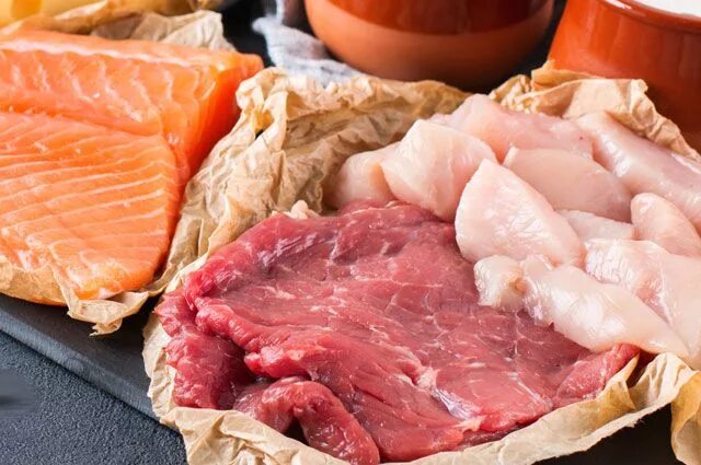 Мясо рыба. Мясо рыба курица. Нежирные сорта мяса. Сырое мясо и рыба.