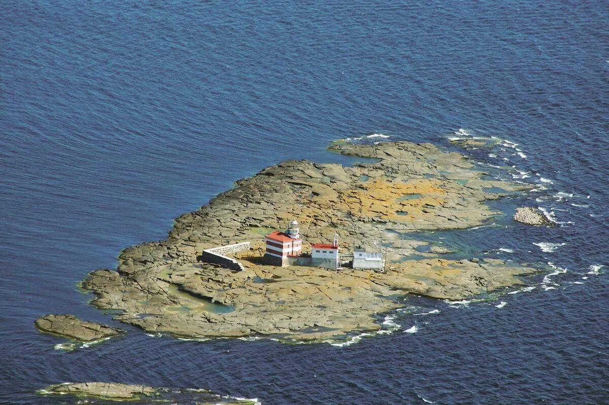 Большие острова европы. Остров меркет. Готланд остров в Балтийском море. Острова Балтийского моря. Остров УРХУ Балтийское море.