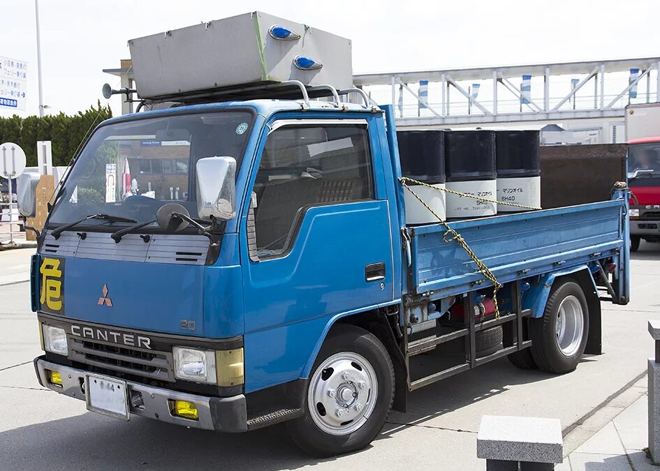 Купить грузовик митсубиси. Мицубиси Фусо Canter. Mitsubishi Canter 20 2t d-van 1992 г.. Mitsubishi Canter 1985. Mitsubishi Canter 1986.