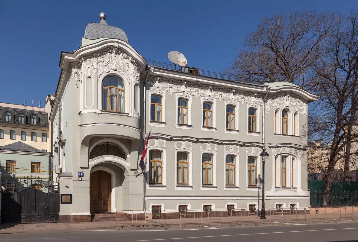 Здание посольства индии в москве. Улица посольств в москве. Посольство латвии в москве здание на улице чаплыгина. Посольство бразилии в москве. Посольство мали в москве здание.
