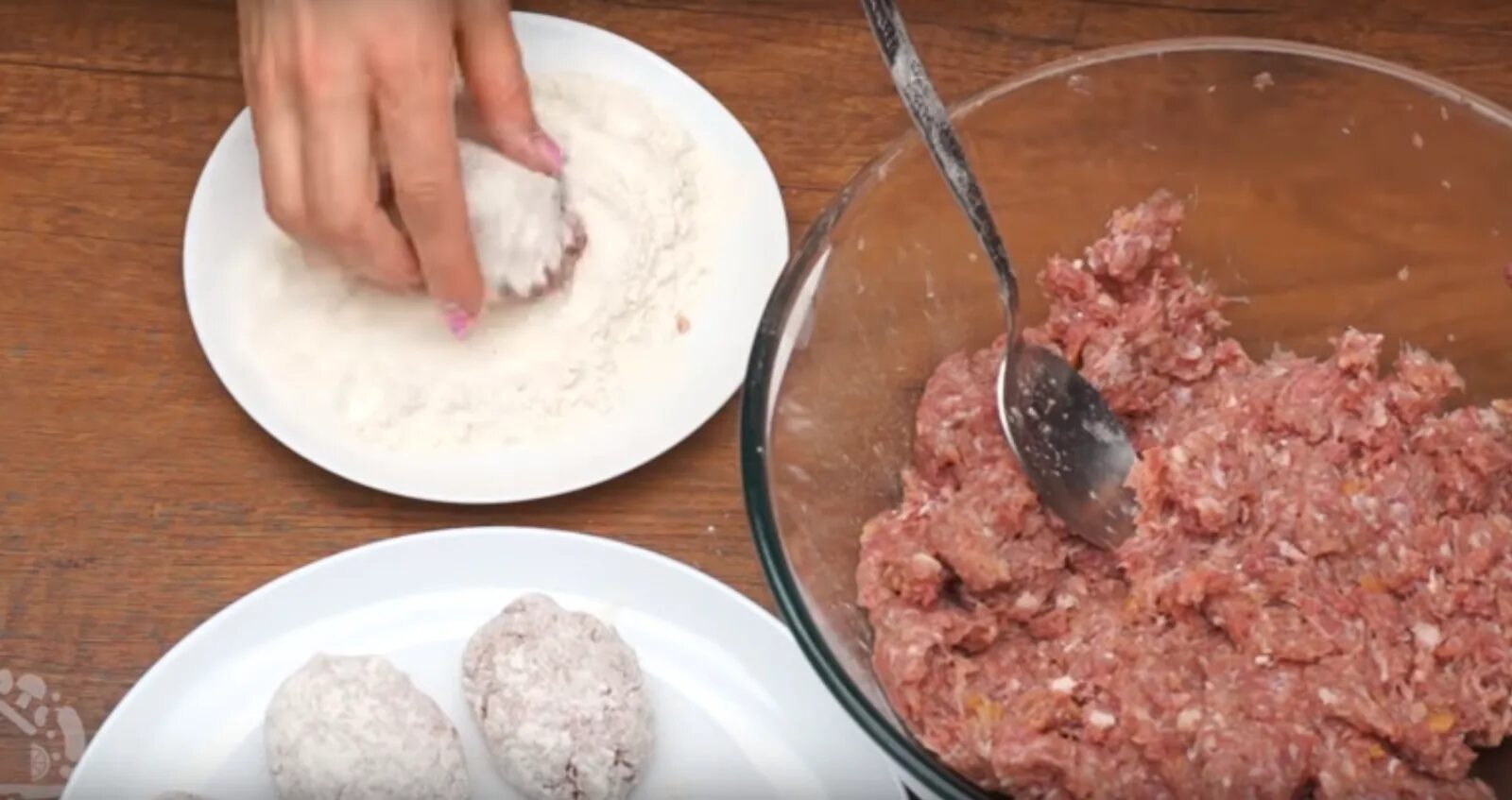 Приготовить фарш для котлет рецепт. Фарш для котлет. мясной фарш для детей. лепка котлет из фарша.